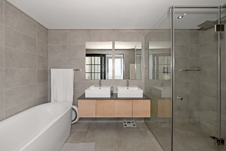 2 Bedroom Property for Sale in Vredehoek Western Cape